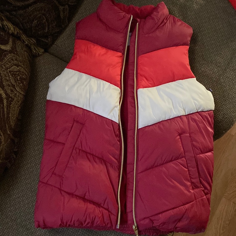 Old navy woman’s vest is XL but fits like a L